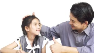 Pujian Berlebihan: Bahaya "Overpraising" untuk Mental Anak