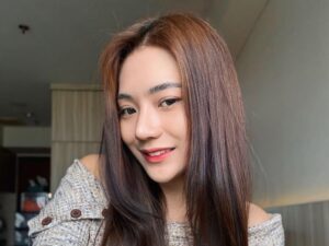 Rahasia Kecantikan Berlliana Lovell Terungkap! Operasi di Korea, Bukan Sekadar Facelift!