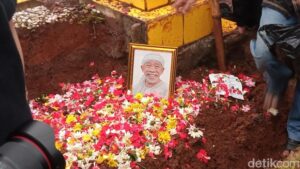 Makam Abah Qomar Dinyinyiri, Keluarga Buka Suara!