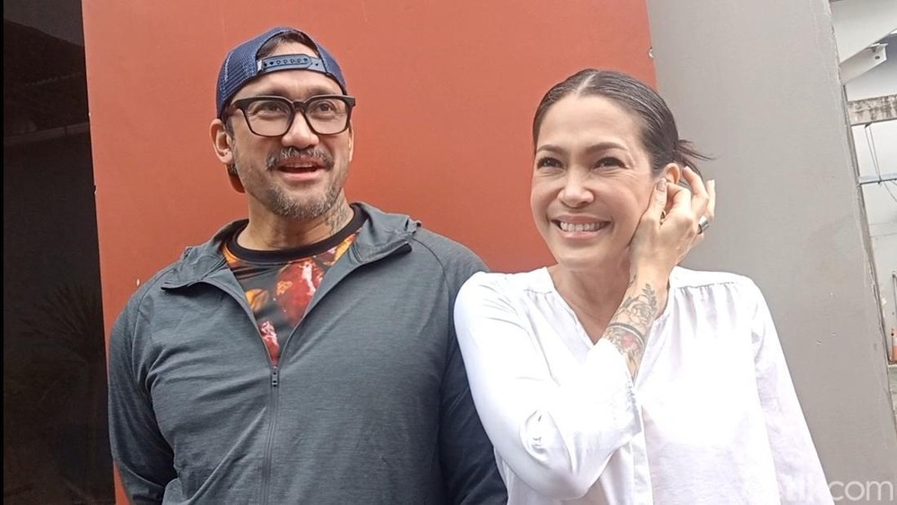 Tora Sudiro Siap Jadi Kakek Gaul: Nge-Gym Demi Cucu!