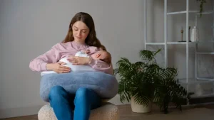 Menjadi Ibu Bahagia: Jaga Kesehatan Mental Pasca Melahirkan