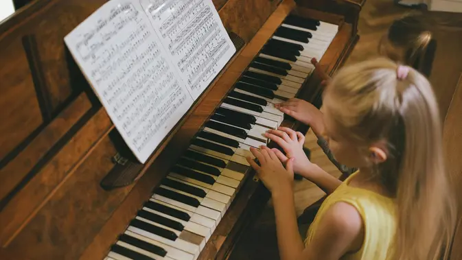 Rahasia Pintar Anak: Mainkan Piano!