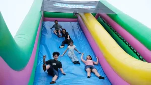 Liburan Sekolah Seru: Petualangan di Dunia Inflatable!