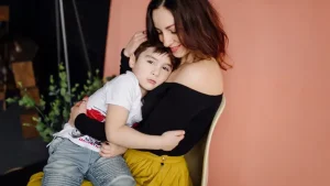 Stop Manja!  Bantu Anak Lebih Mandiri