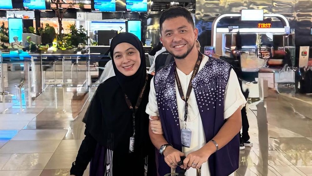 Artis Berbondong Haji! Ibadah Sambil Tugas Negara?