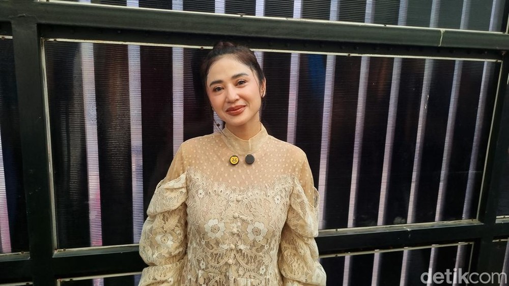 Rezeki Berlimpah! Dewi Perssik Kurban Belasan Sapi