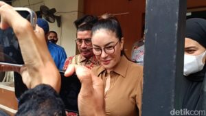 Nikita Mirzani: "Reza Gladys? Ketemu di Pengadilan!"