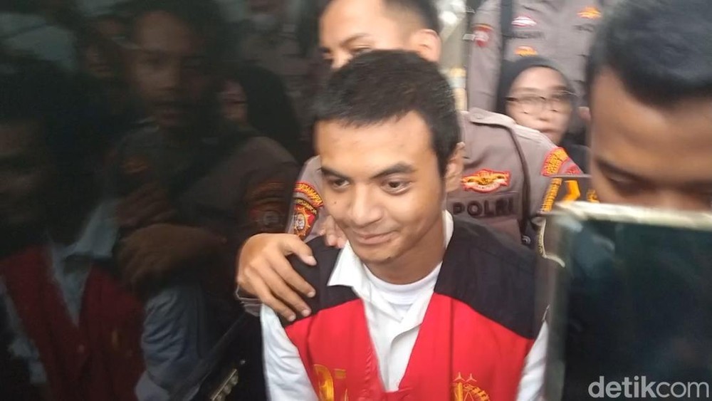 Vadel Badjideh: Pilih Bungkam di Sidang Perdana?