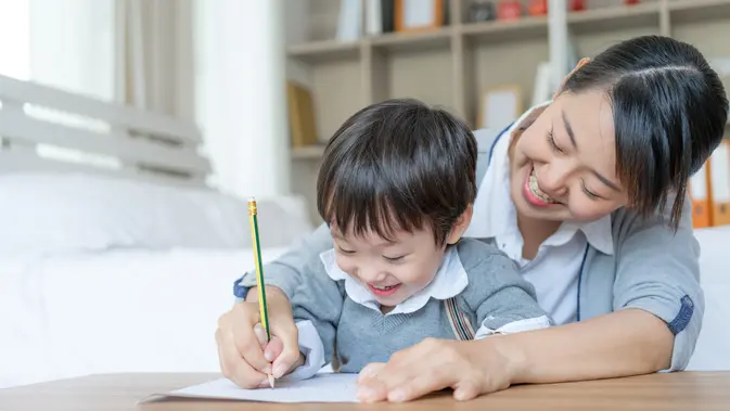 Menguasai Dua Bahasa, Investasi Cerdas untuk Masa Depan Si Kecil