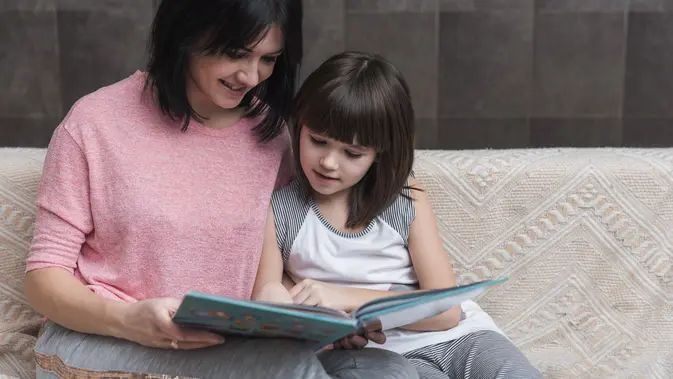 Dongeng: Jembatan Emas Menuju Hati Anak