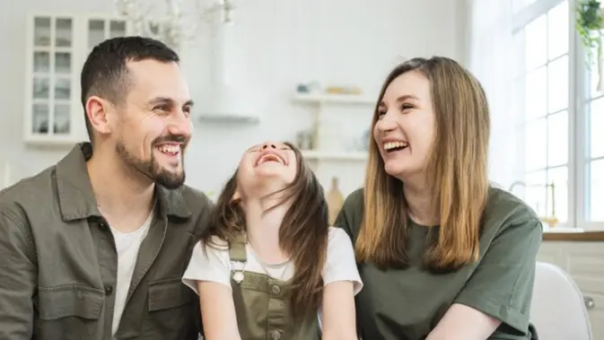 Tertawa Bersama, Anak Bahagia, Orangtua Pun Santai!