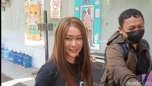 Inul Rela Jadi Perawat Pribadi Adam, Ada Apa?