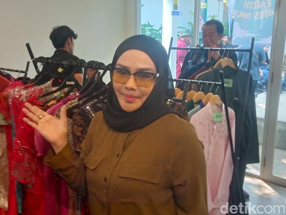 Iyeth Bustami: Dari Senayan ke Panggung, Cinta Takkan Usai!