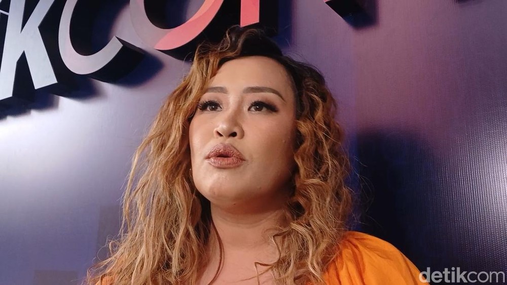 Pinkan Mambo Ngamuk! Donat Mahal Dibilang Gini...