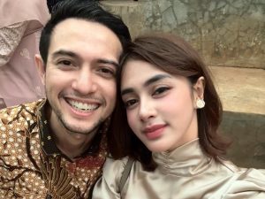Rifky Balweel Syok! Istri Lepas Hijab?