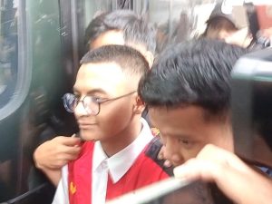 Vadel Badjideh: Gaya Baru, Sidang Panas!