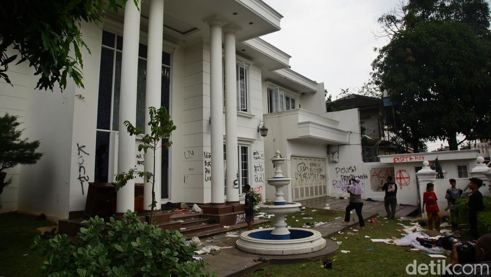 Uya Kuya Jadi Korban! Belasan Penjarah Dibekuk Polisi!