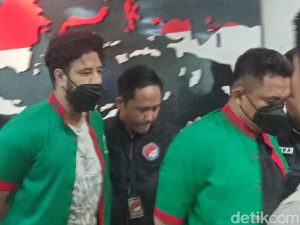 Ammar Zoni: Pengedar Narkoba? Pengacara Pasang Badan!