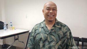 Edwin Super Bejo: Dari Layar Kaca ke Gerobak Gemblong?