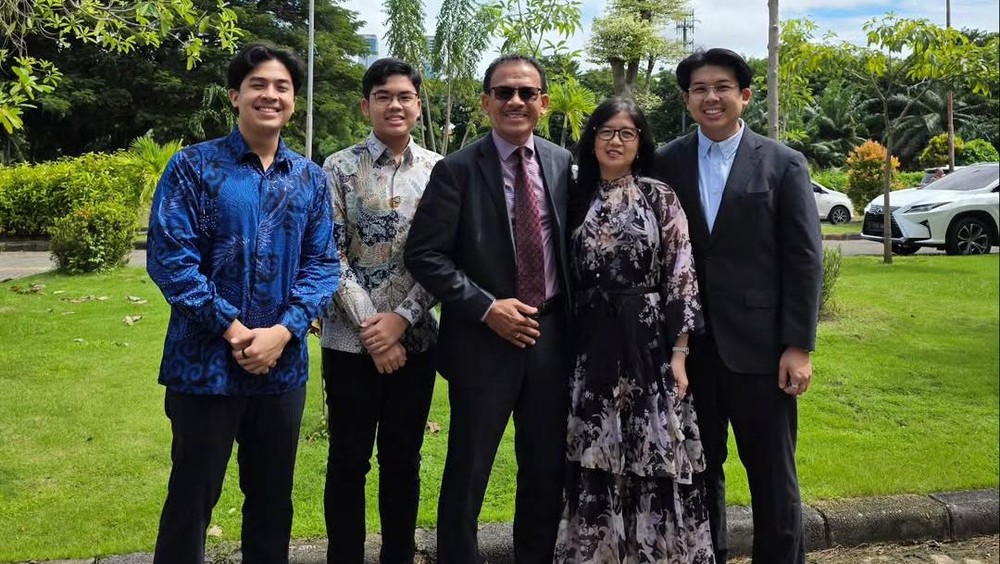 Ayahanda Jerome Polin Berpulang: Sang YouTuber Ungkap Kesedihan Mendalam!