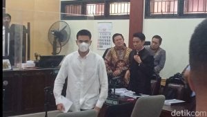 Jonathan Frizzy Gigit Jari! Vonisnya Ditunda, Ada Apa?