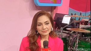 Nia Daniaty Jatuh dari Airwheel: Malunya Sampai Ubun-Ubun!