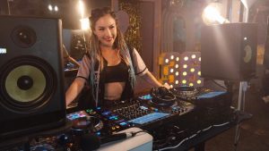 Dari Kompor ke Turntable! Chef Puput Jadi DJ?