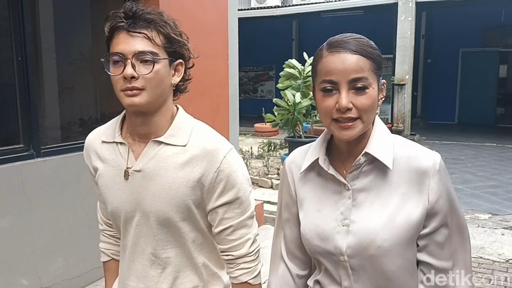 Olla Ramlan: Cinta Bersemi di Usia Matang!