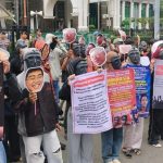 Timothy Ronald: Korban Geruduk OJK! Ada Apa?