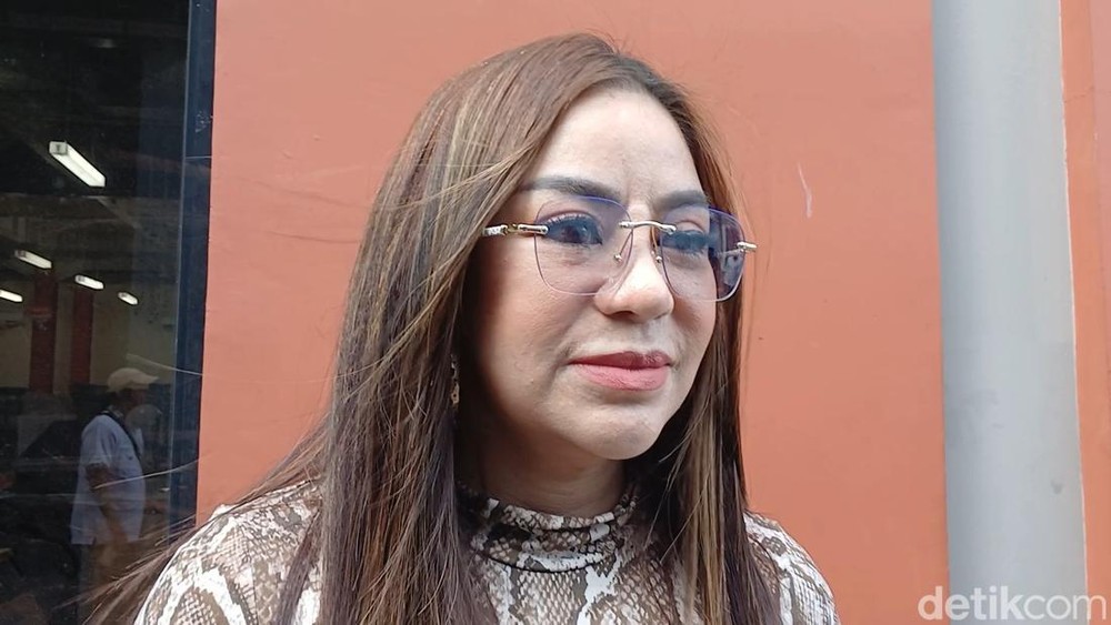 Anisa Bahar Tertipu Sahabat? Uang Ratusan Juta Raib!