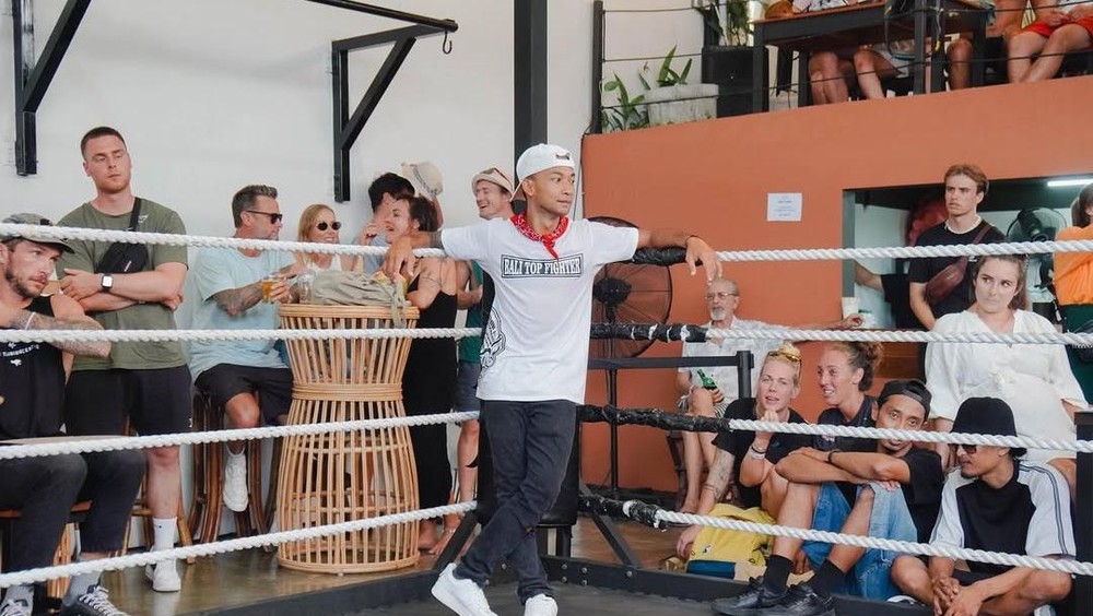 Belda Piting Bule: Bela Wanita, Jadi Pahlawan?