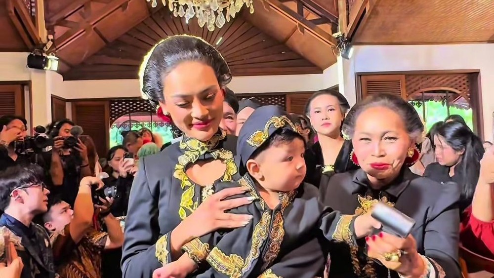 Erika Carlina Kaget! Baby Andrew Jadi Rebutan Fans?