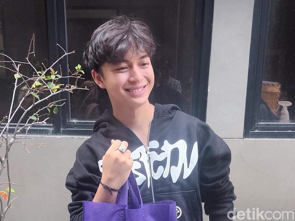 Raden Rakha: Belajar Cinta dari Aktor Senior?