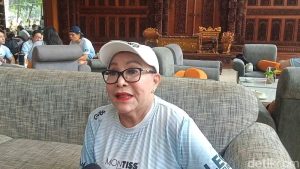 Mpok Atiek Bikin Geger! Tolak Pensiun, 'Sakit Kalau Diam!'