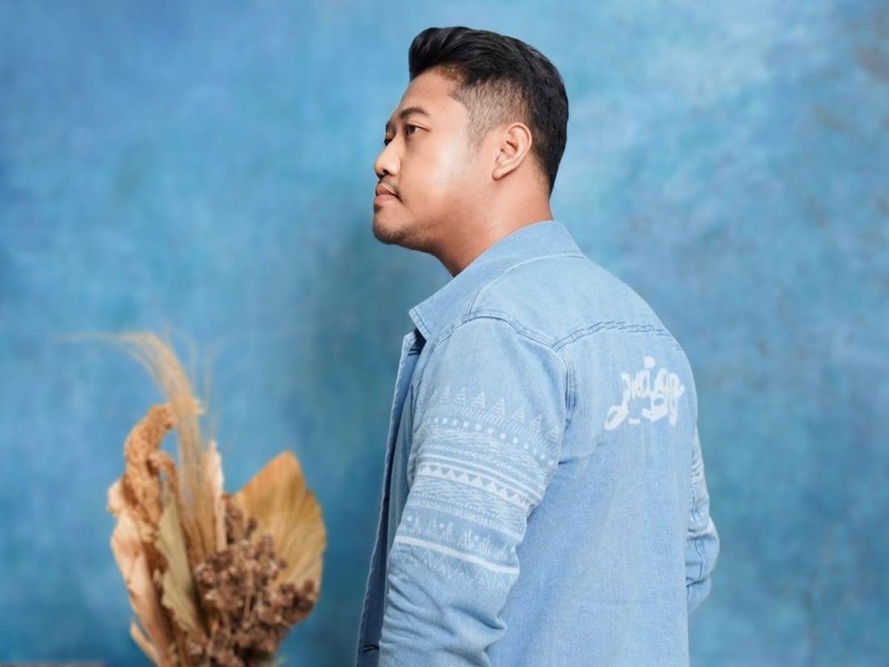 Buku Tahunan Kini Hidup di Tangan Baas Saputra
