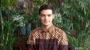 Aktor Tampan Ini Kagetkan Teman Soal QRIS