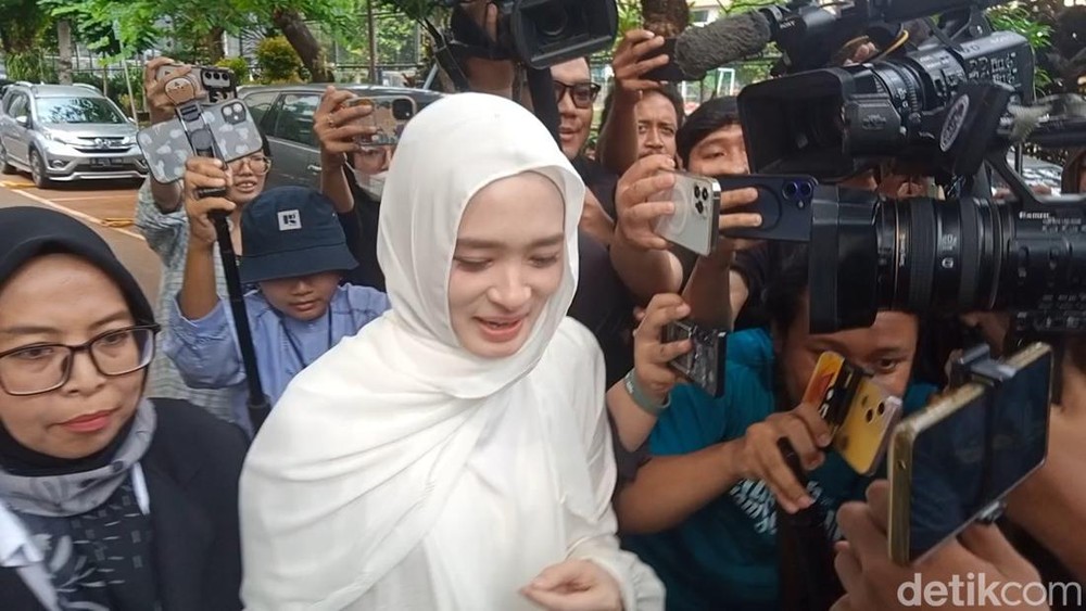 Inara Rusli Tersenyum Lebar Tersangka CCTV Terkuak