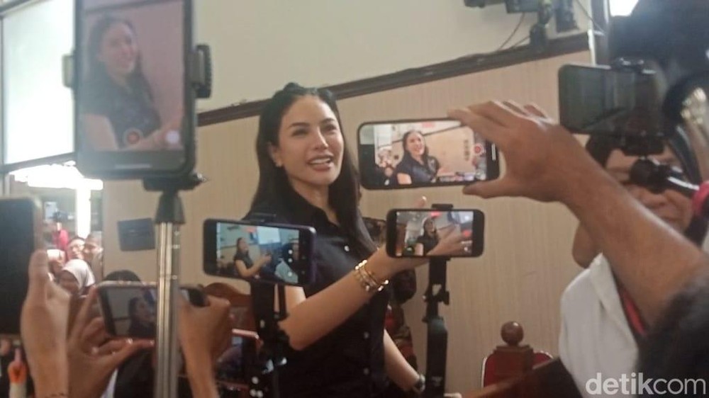 Heboh Nikita Mirzani di Rutan Pengacara Angkat Bicara