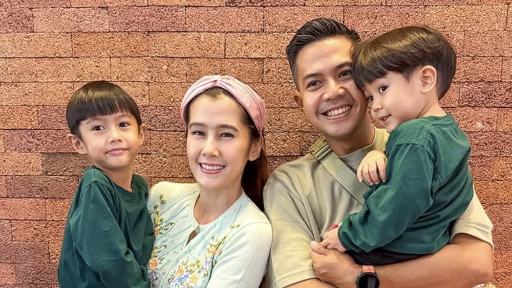 Gaya Rasti Jam Antik Baju Lima Ribu Bikin Melongo