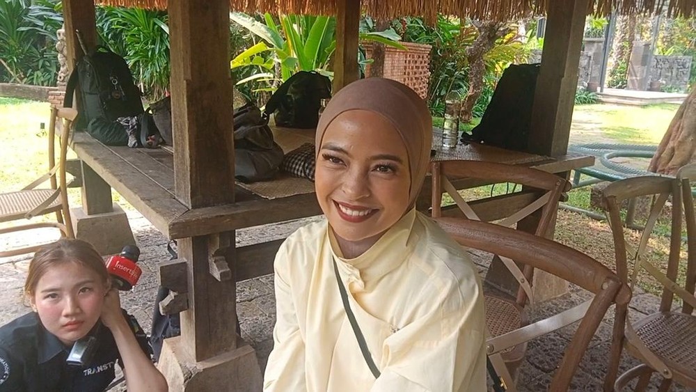 Syok Berat Tantri Kotak Dipeluk Pria Diduga Mabuk