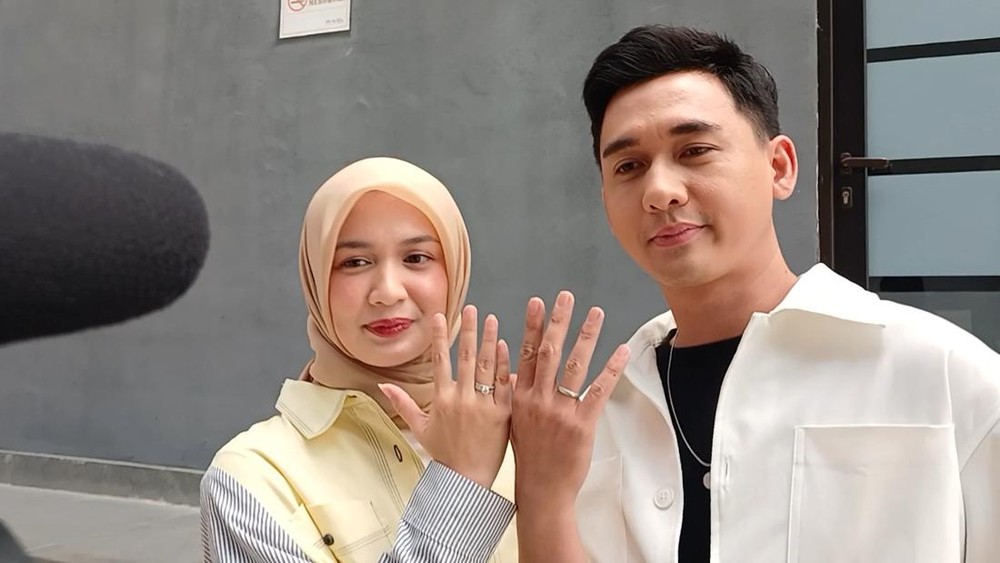 Dea Annisa Berhijab Suami Ungkap Rasa Bangga