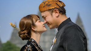 Istri Lulus 18 Tahun Gilang Dirga Ikut Kuliah Ini Kisahnya