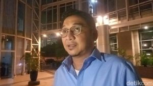 Gaya Celana Melorot Pasha Ungu Bikin Geger Lagi