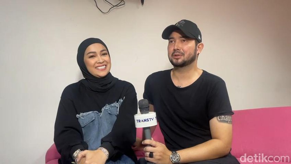 Terungkap Cara Donny Aryani Jaga Cinta 10 Tahun