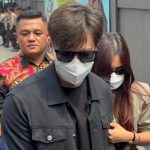 Gandengan Tangan di Sidang Cerai Ada Apa