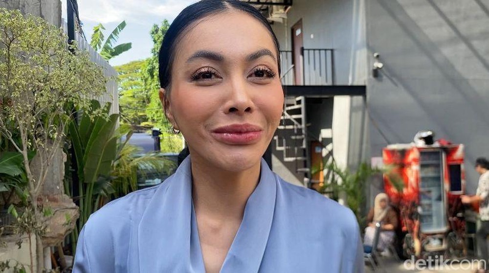 Denada Viral di Dapur Ternyata Tak Bisa Masak