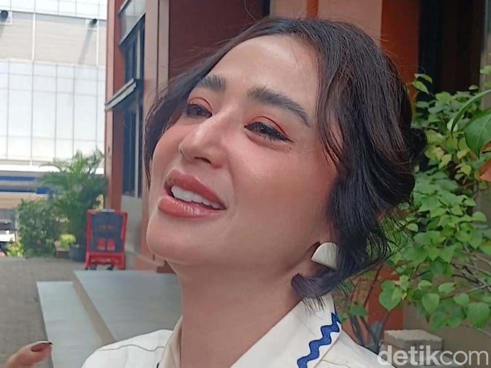 Mengapa Dewi Perssik Rutin Berbagi Jumat Ini Jawabnya