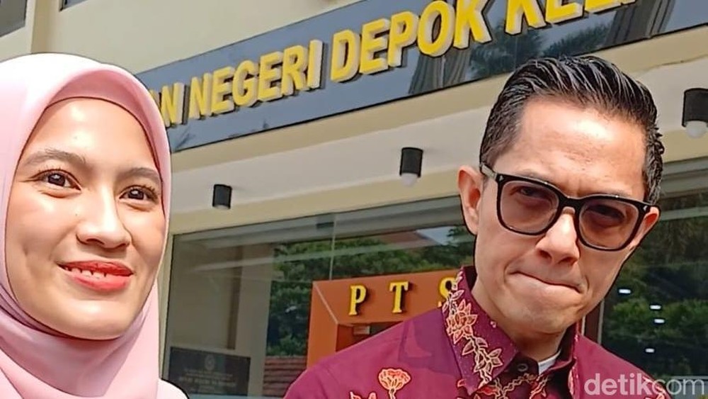 Peringatan Dude Harlino Soal Abu Krakatau