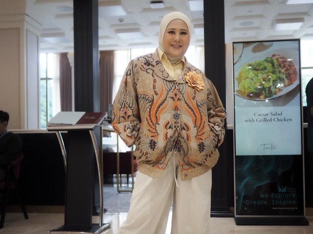 Wastra Lokal Mendunia Leny Rafael Puji Habis