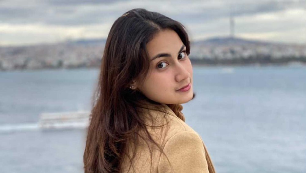 Hanya 8 Bulan Artis Cantik Ini Dicerai Suami
